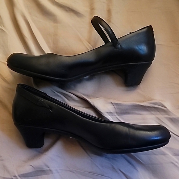 Black Camper heals - Picture 2 of 4